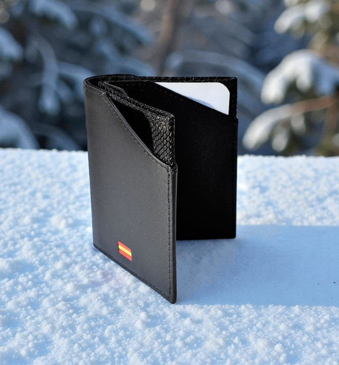 CARTERA PIEL NEGRA. TAMAÑO REDUCIDO