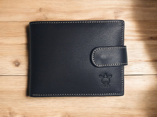 CARTERA DE PIEL COLOR NEGRO. CIERRE BROCHE