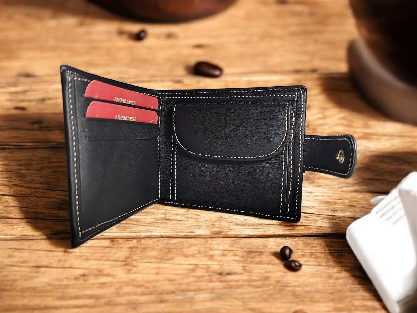 CARTERA DE PIEL COLOR NEGRO. CIERRE BROCHE
