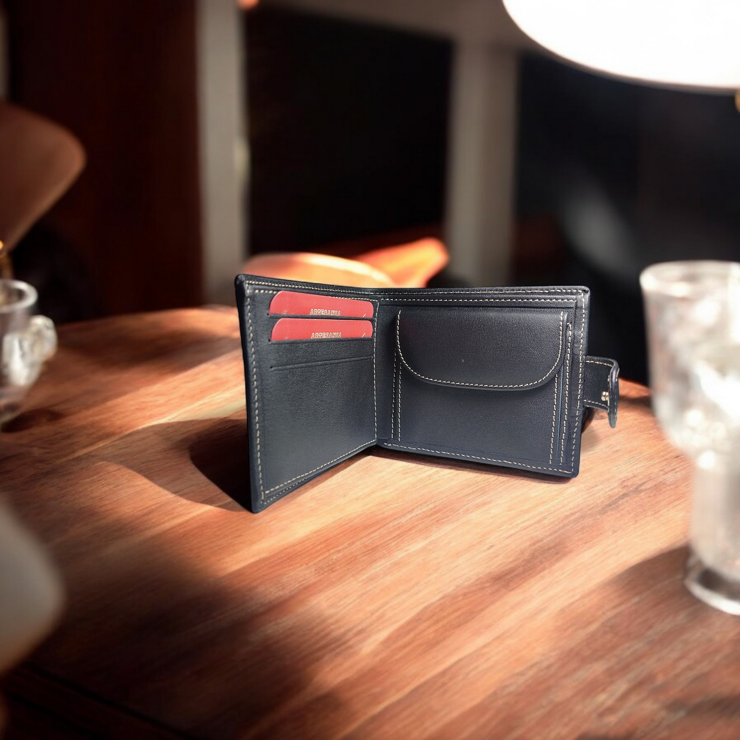 CARTERA DE PIEL COLOR NEGRO. CIERRE BROCHE