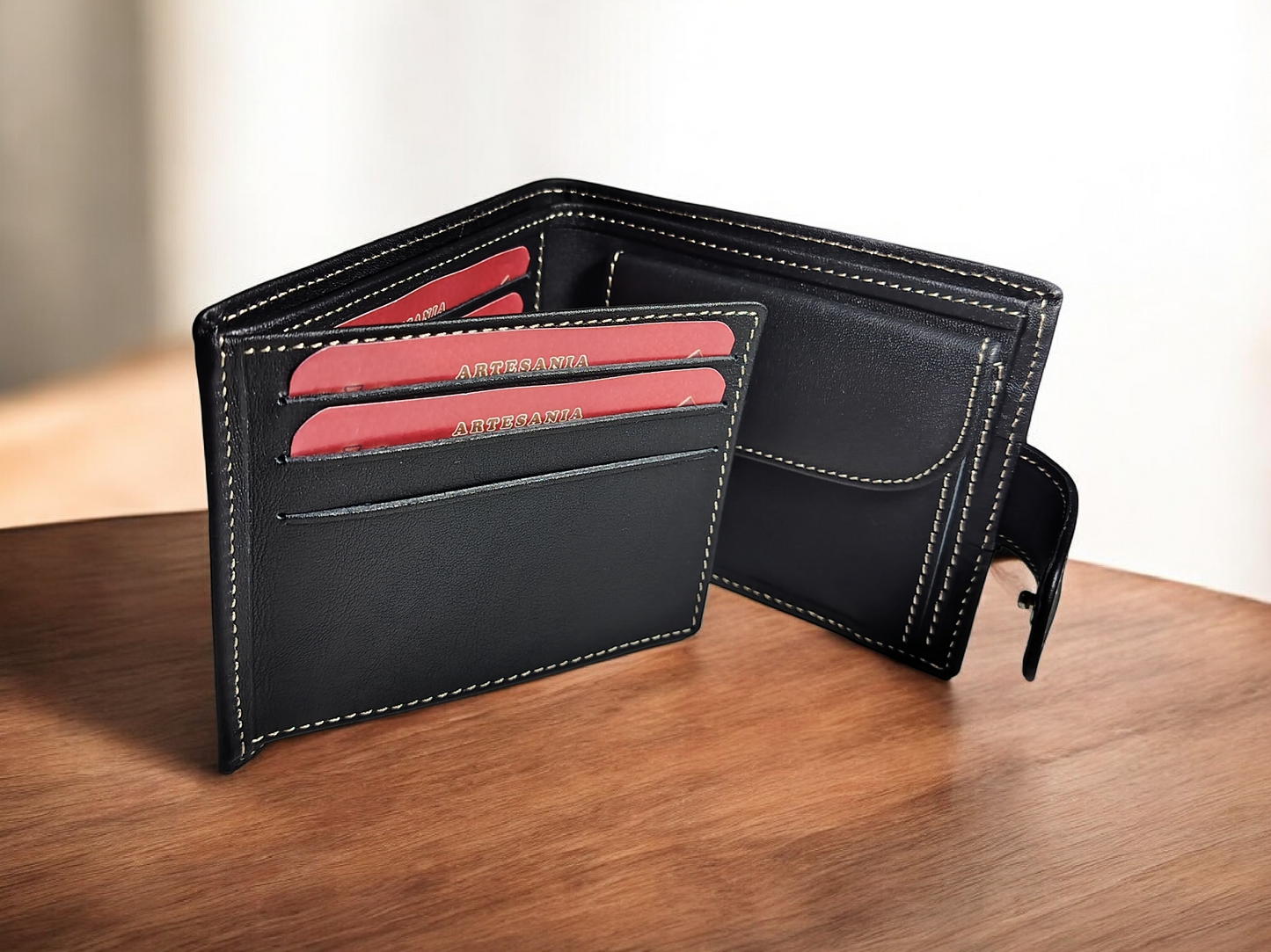 CARTERA DE PIEL COLOR NEGRO. CIERRE BROCHE