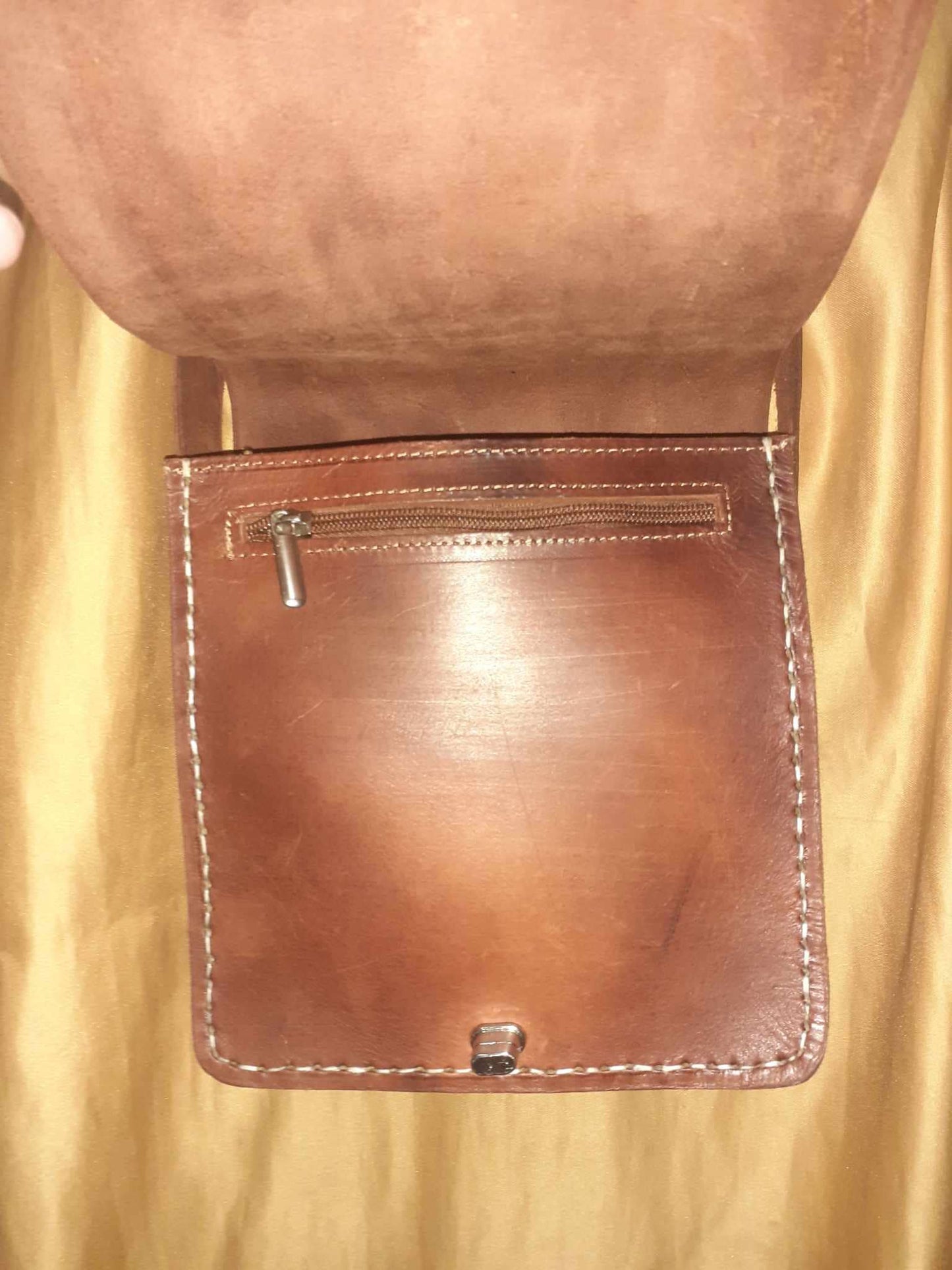 Bolso Cuadrado Mediano Vacuno Click. Liso